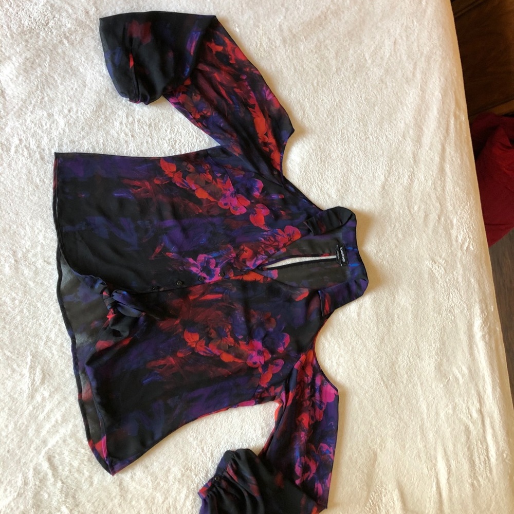 Bebe floral prep hole on shoulder top Size Large